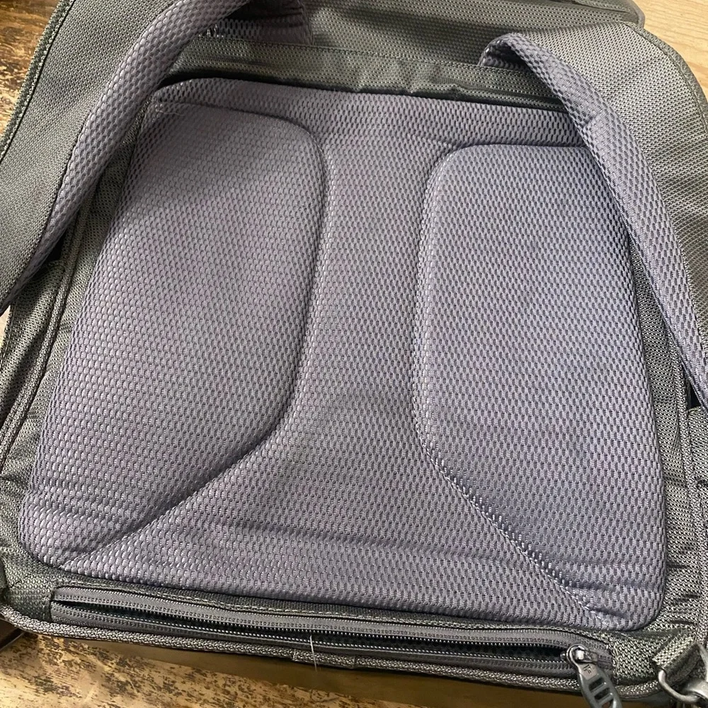 Tumi tech pulse